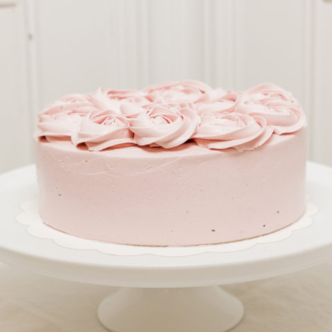 Tarta decorada con rosas manga pastelera