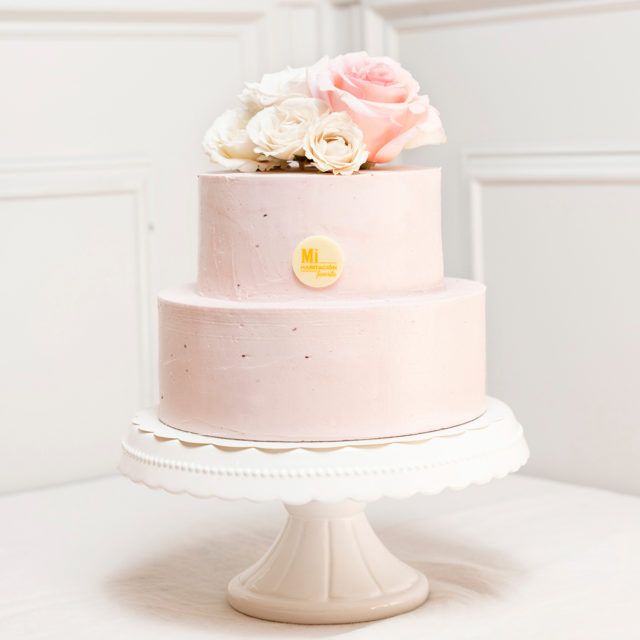 Tarta de comunión de fresa con rosas